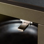 Chiusura push-pull installata su un mobile PILOTIS